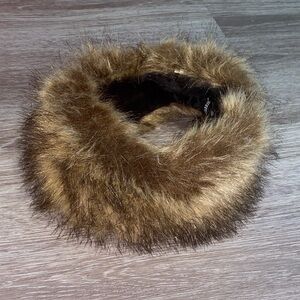 La Carrie Faux Fur Brown headband